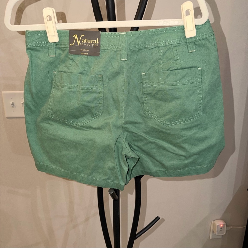 NWT - Olive Green Chino Shorts Women Casual Summer Preppy - Size 8 - Picture 3 of 4